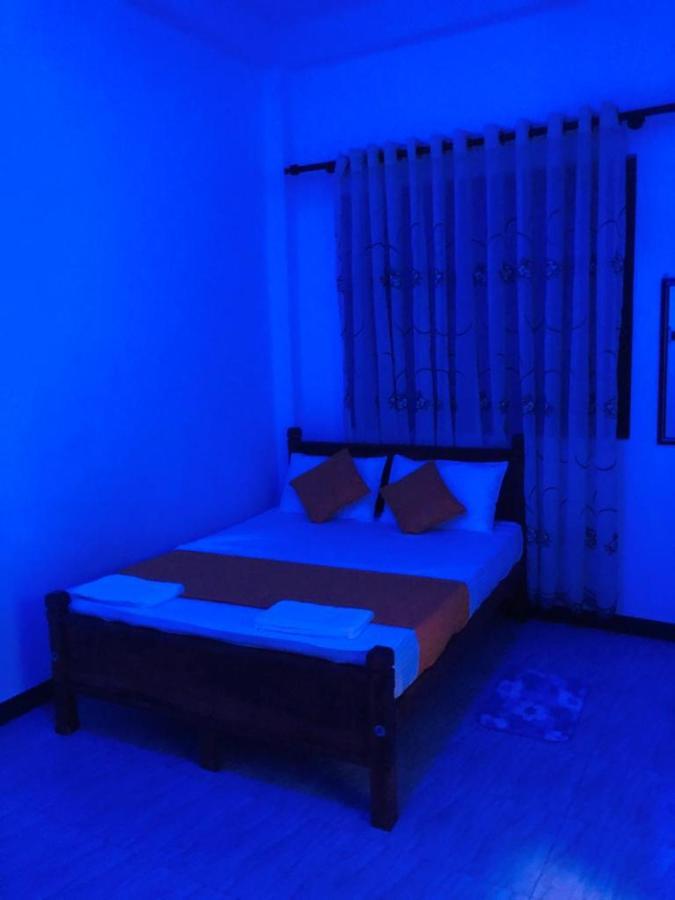 Freedom Inn Негомбо Екстериор снимка