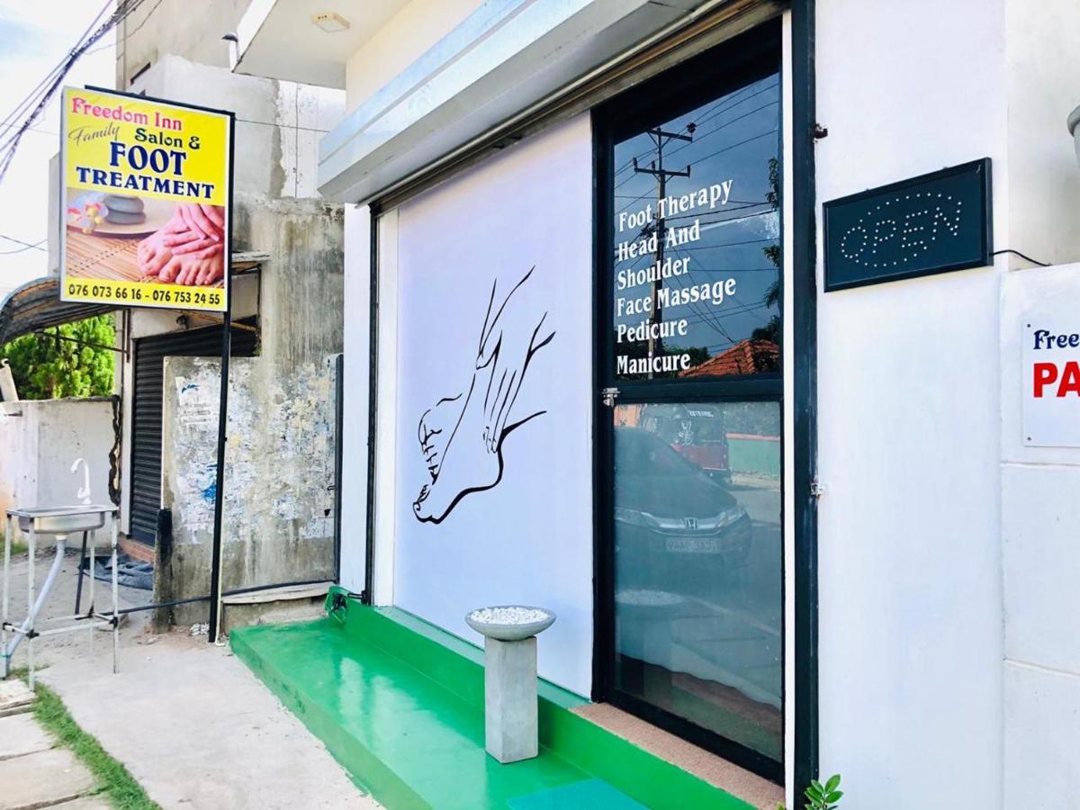 Freedom Inn Негомбо Екстериор снимка