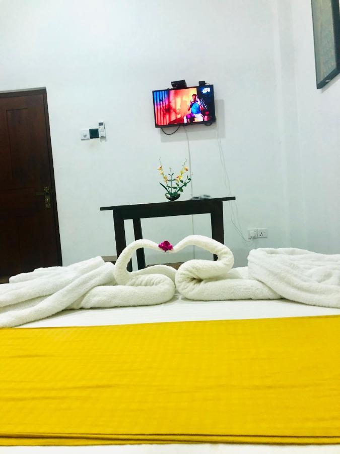 Freedom Inn Негомбо Екстериор снимка